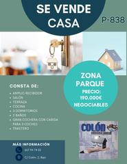 Casa a Martos. Se vende casa con cochera con cabida para 3 coches en zona parqu