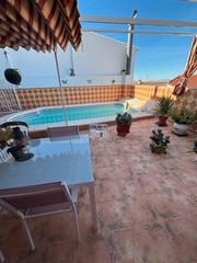 Casa  Calle cobatillas altas 49. Se vende casa totalmente reformada y amueblada, en zona de las c