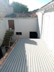 Casa a Martos. Se vende gran casa para reformar en las casillas, al lado de la