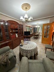 Maison à Martos. Se vende casa amueblada con ascensor, en zona cruz del lloro ??