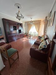 Piso en Martos. Se vende piso con ascensor en la carrera?? a muy buen precio, po