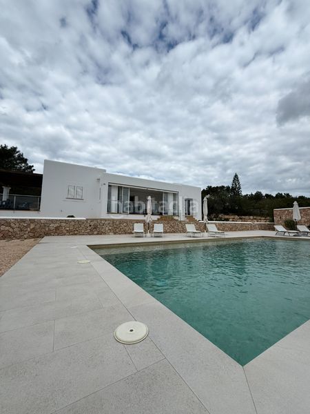 Foto 8ac618ae-15a8-4a55-ab0c-0c2ef663de61. Location chalet avec cheminée chauffage piscine dans Ibiza