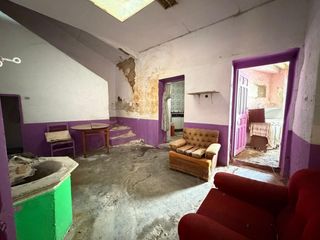 Casa adossada a Quintanar de la Orden. ¡oportunidad para inversores! casa con gran potencial y patio en