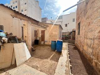 Terreno residenziale in Pere Garau. Almacen urbano para construir varias plantas de pisos!!