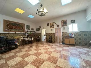 Casa a Quintanar de la Orden. Espaciosa casa adosada de 280 metros cuadrados en una ubicación