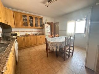Haus in Quintanar de la Orden. ¡oportunidad única! planta baja con patio, garaje doble y nave a
