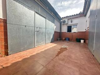 Casa a Quintanar de la Orden. ¡oportunidad única! planta baja con patio, garaje doble y nave a