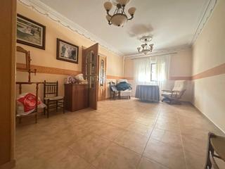 Casa en Quintanar de la Orden. ¡oportunidad única! planta baja con patio, garaje doble y nave a