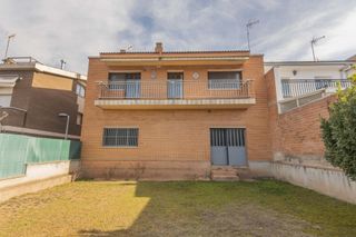Casa adosada  Carrer pablo picasso. Casa en venda en cal gravat