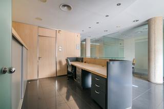 Rent Business premise  Carrer de sant antoni maria claret. Gran local ideal tot tipus de negoci