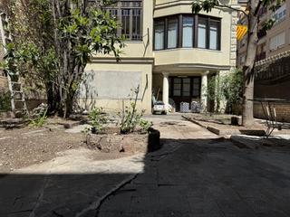 Pis  Carrer dels tres roures. Piso con patio zona plaa catalunya