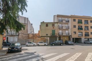Maison  Plaça de lladó. Casa en venda al centre de manresa - ideal per a negoci i invers