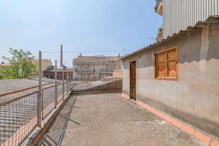 Casa  Plaça de lladó. Casa en venda al centre de manresa - ideal per a negoci i invers