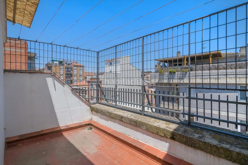 Foto 731262a4-5f1a-41ad-916e-5ed2cd045a3c. Àtic amb calefacció aparcament a Poble Nou Manresa