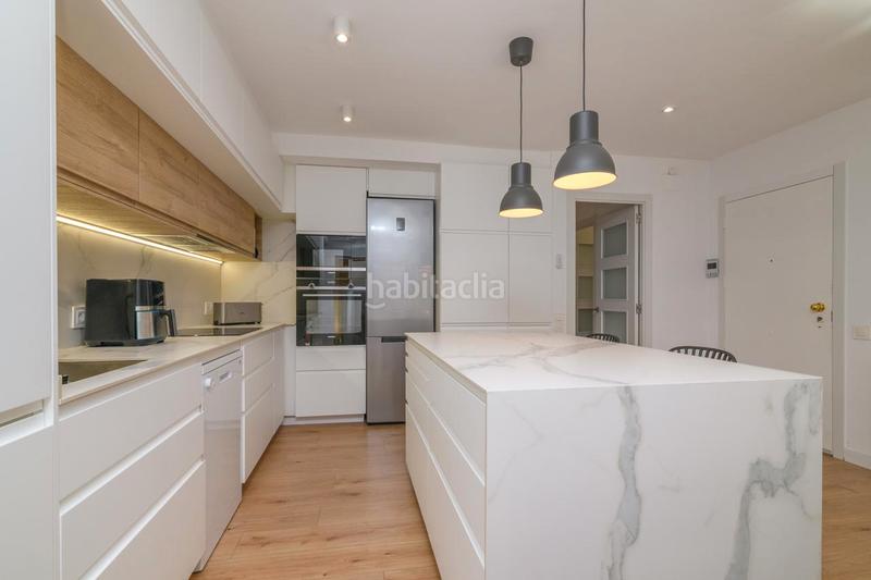 Foto 749eddb7-617e-4aae-9665-0d60a2822045. Flat with fireplace heating parking in Font dels Capellans - Sagrada Familia Manresa