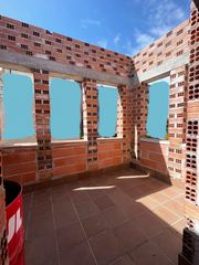 Maison jumelée  Carrer de la pujada del castell. Casa adossada per obrar
