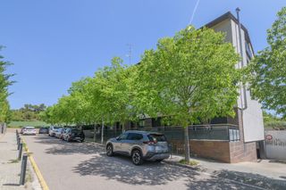 Dúplex  Carrer de lledoners. Dúplex en planta baixa amb jardí privat a rajadell