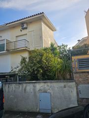 Maison jumelée à Malgrat de Mar. Casa en venta en malgrat de mar