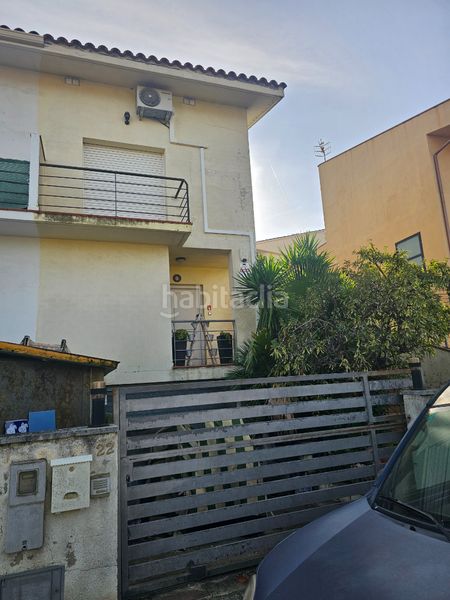 Foto fd5b657a-a393-4f47-bd32-fabf1a509810. Casa aparellada amb calefacció aparcament a Malgrat de Mar