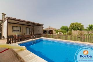 Xalet a El Higuerón. Fantástico chalet independiente con terreno en cortijo el rubio
