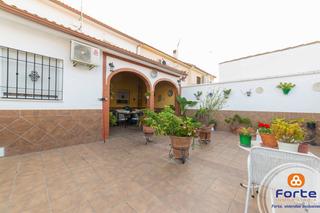 Casa adossada a Villarrubia. Casa adosada de 5 habitaciones en villarrubia