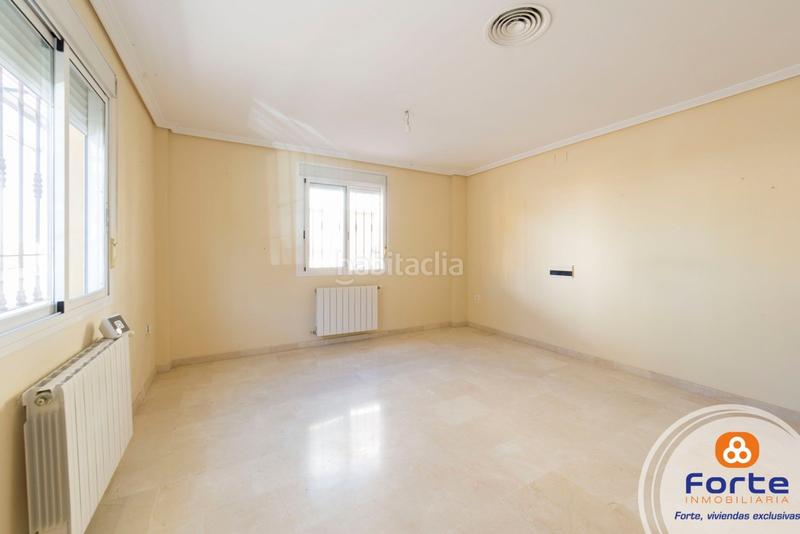 Foto 74f708b6-290e-4068-b9f9-1a6ba78dde14. Casa adosada estupenda casa adosada haciendo esquina en encinarejo en Córdoba