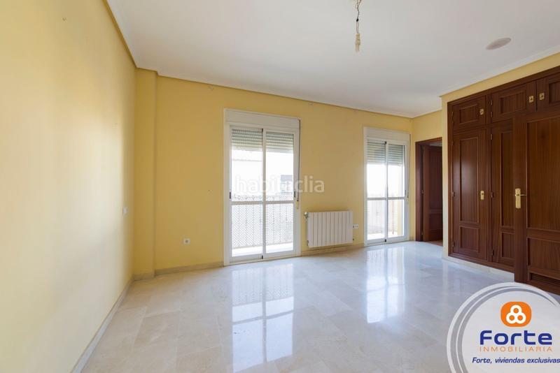 Foto aaf1b400-ddda-4330-a087-491ca4e2b1df. Casa adosada estupenda casa adosada haciendo esquina en encinarejo en Córdoba