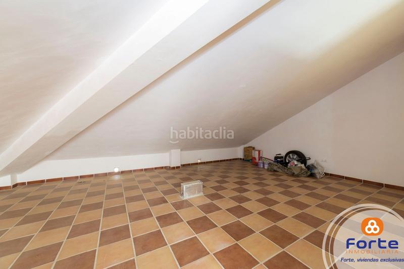 Foto c92bc573-8db0-48ac-baba-01aba67801ba. Casa adosada estupenda casa adosada haciendo esquina en encinarejo en Córdoba