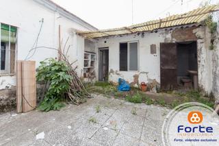 House in Campo de la Verdad - Miraflores. Casa para reformar en campo de la verdad