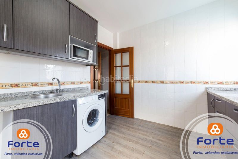 Foto f49252d8-8d07-4415-8d16-f32a42529784. Casa adossada amb calefacció piscina a Guadalcázar