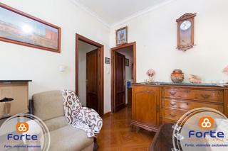 House in Campo de la Verdad - Miraflores. Casa haciendo esquina en zona media de campo de la verdad