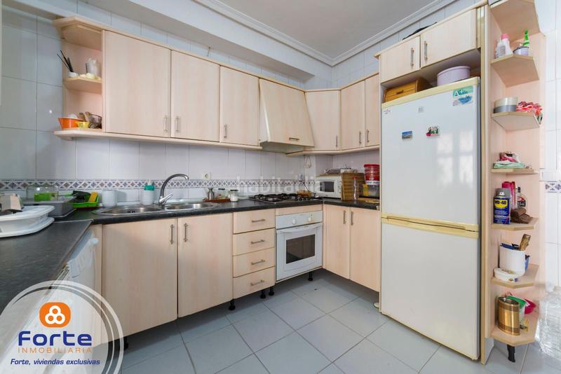 Foto 1cf848ed-dbed-4b32-b075-5c113996d56f. Rent semi detached house with heating parking in Poniente-Norte - Miralbaida - Parque Azahara Córdoba