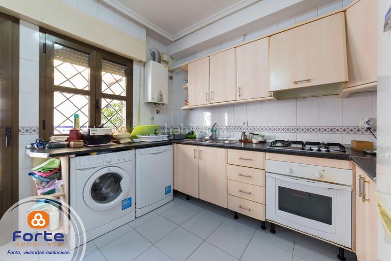 Foto 7d9321aa-92d8-45cc-b910-946cedd610a5. Rent semi detached house with heating parking in Poniente-Norte - Miralbaida - Parque Azahara Córdoba