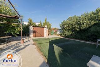 Finca rústica en El Higuerón. Atractivo terreno con casita diafana con chimenea