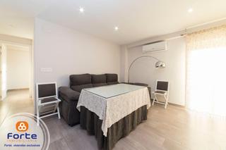 Etagenwohnung in Sector Sur. Piso reformado en avenida de granada con terraza