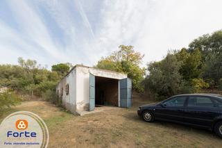 Finca rústica a Almodóvar del Río. Terreno  con nave  para muchos usos en cuevas bajas
