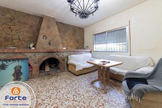 Chalet en El Higuerón. Estupenda casa  con piscina en la zona de las quemadas