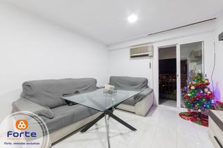 Etagenwohnung in Sector Sur. Piso reformado en avenida de granada con terraza