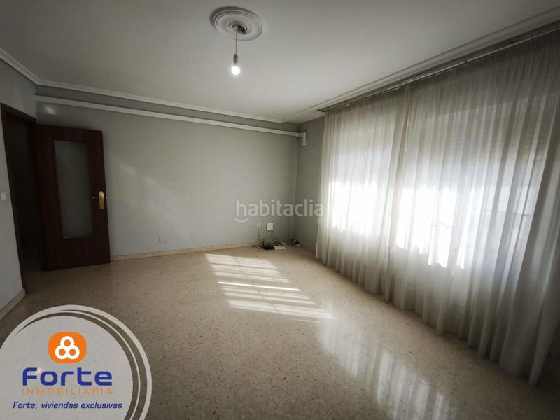 Foto b8ba8fe0-7be4-401f-bd0d-a21c3a616de2. Pis amb calefacció a Ciudad Jardín - Zoco Córdoba