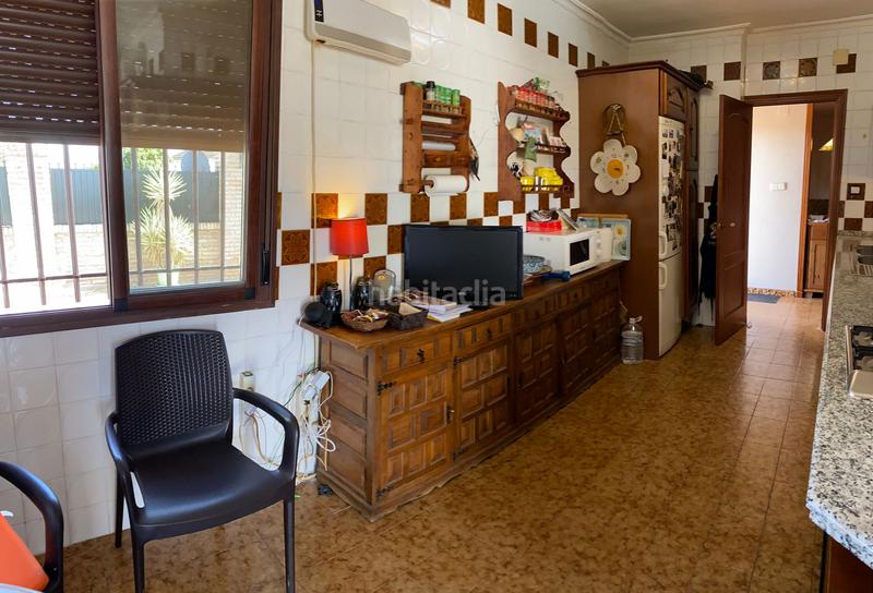 Foto a05760f1-e9b7-4793-b284-4b45059046bd. Xalet amb xemeneia piscina a Oromana Alcalá de Guadaira