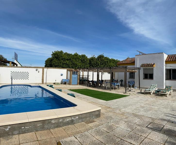 Foto adffa362-1de2-4779-b881-594d050bad84. Xalet amb xemeneia piscina a Oromana Alcalá de Guadaira