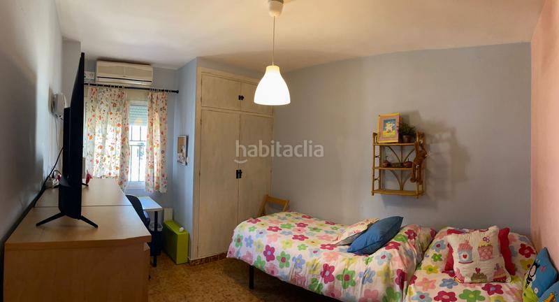 Foto cc623759-c673-4dd5-8acc-51b724c01a56. Xalet amb xemeneia piscina a Oromana Alcalá de Guadaira