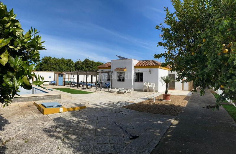 Foto eda786a5-cfd7-422c-a938-6b3a89cca4f0. Xalet amb xemeneia piscina a Oromana Alcalá de Guadaira