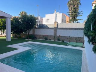 Xalet  Calle manuel vallejo. Magnífico chalet independiente en bormujos