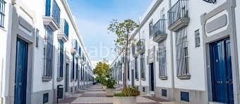 Foto c8be5f6d-a1b8-41f7-956b-e340eb7a06c2. Edifici amb piscina a Cuatro Pinos - El Carmen Puerto de Santa María (El)