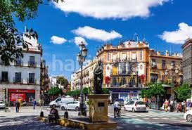 Foto 3232fcf0-97de-41e4-96f4-b8f179392d75. Edifici a Triana Casco Antiguo Sevilla