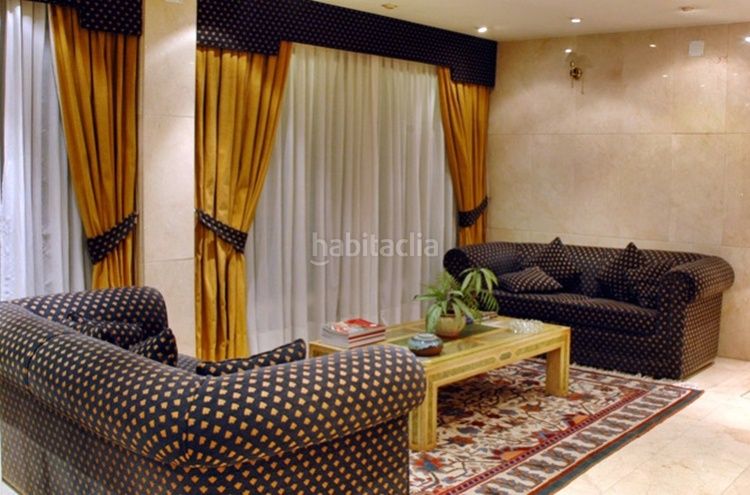Foto d0f24704-acaa-43c8-8281-dacb4db0b757. Edificio hotel dos estrellas en Ensanche - Sar Santiago de Compostela