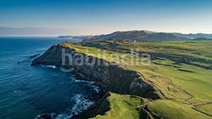 Foto ad5ff14c-92c1-4938-907b-4bba43162d54. Edificio in Anievas