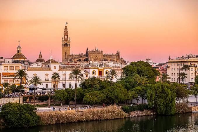 Foto fdf605da-62a7-4775-8bcb-2d35b93ab2a6. Edifici a La Calzada - La Florida Sevilla