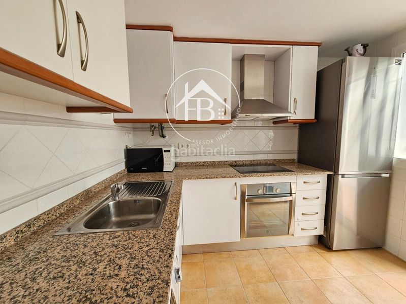 Foto b16a5b2c-2179-482f-a185-39be05b9b9bd. Casa adossada amb aparcament piscina a Bonalba-Cotoveta Mutxamel